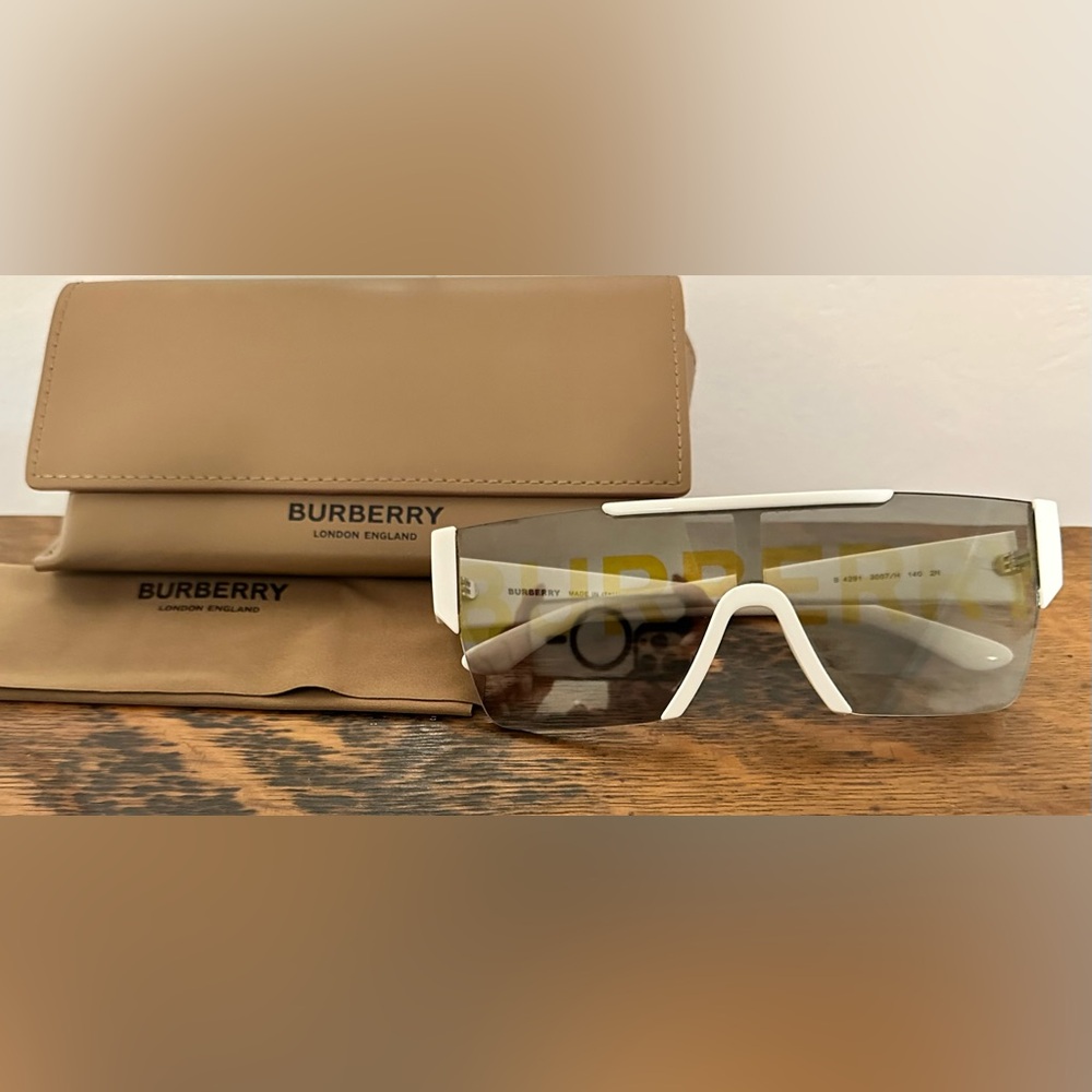 BURBERRY SUNGLASSES WHITE WITH BURBERRY LOGO ON LENSES.